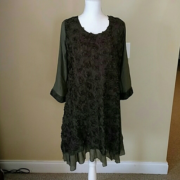 Dress, army green color with floral applique - Picture 1 of 3